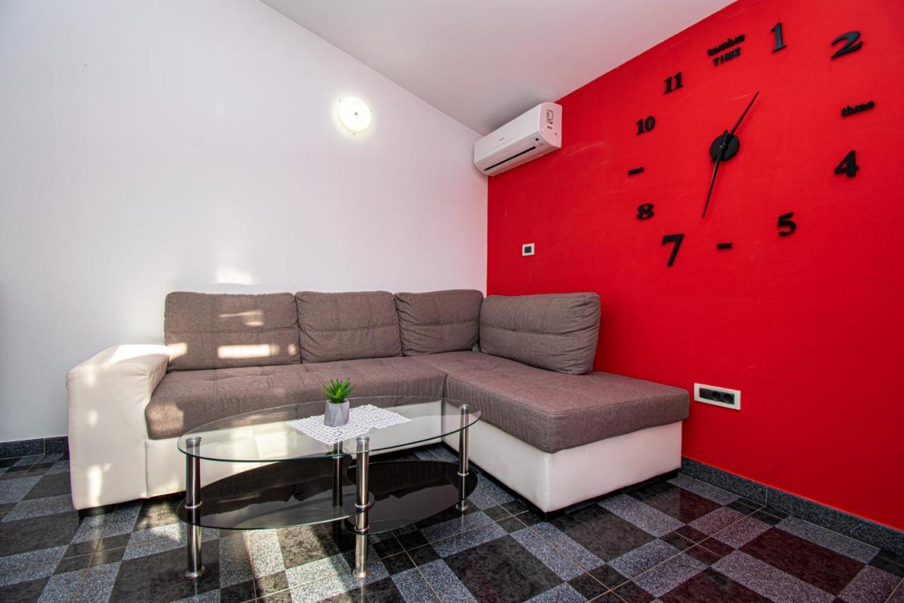 Apartments With Pool In Pula,Croatia Buitenkant foto