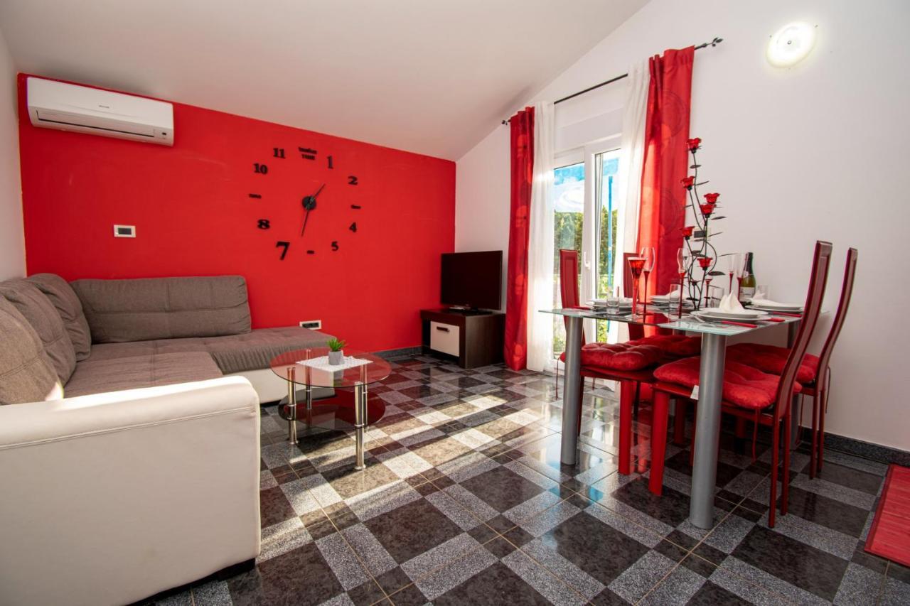 Apartments With Pool In Pula,Croatia Buitenkant foto