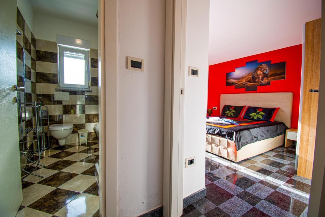 Apartments With Pool In Pula,Croatia Buitenkant foto