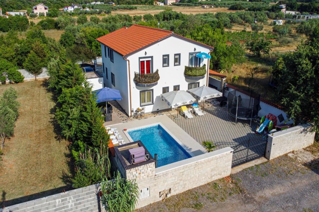 Apartments With Pool In Pula,Croatia Buitenkant foto