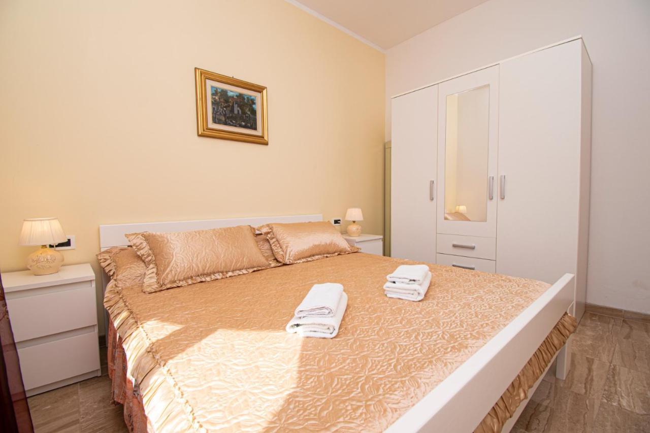 Apartments With Pool In Pula,Croatia Buitenkant foto