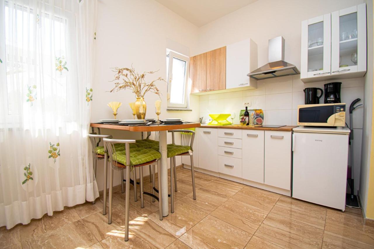 Apartments With Pool In Pula,Croatia Buitenkant foto