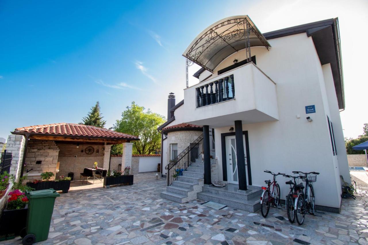 Apartments With Pool In Pula,Croatia Buitenkant foto