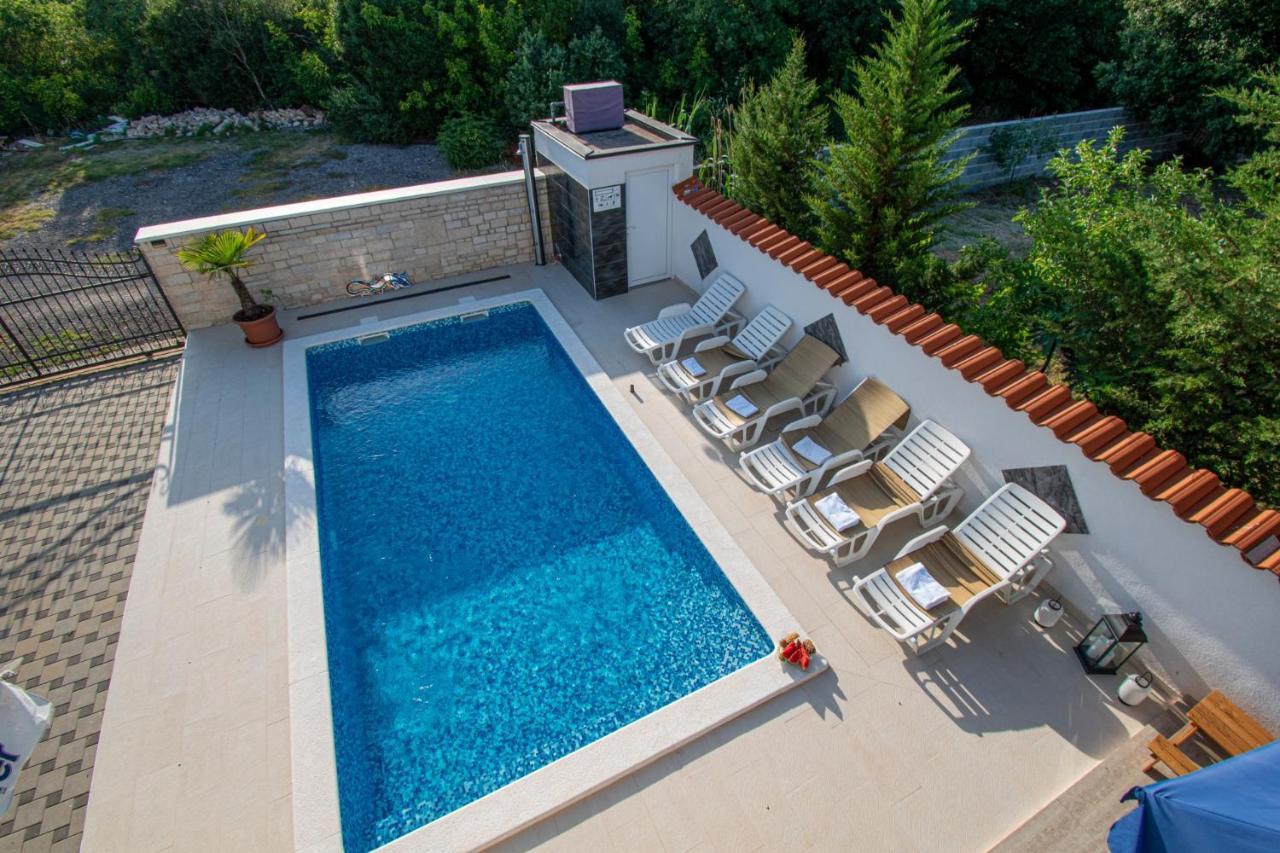 Apartments With Pool In Pula,Croatia Buitenkant foto