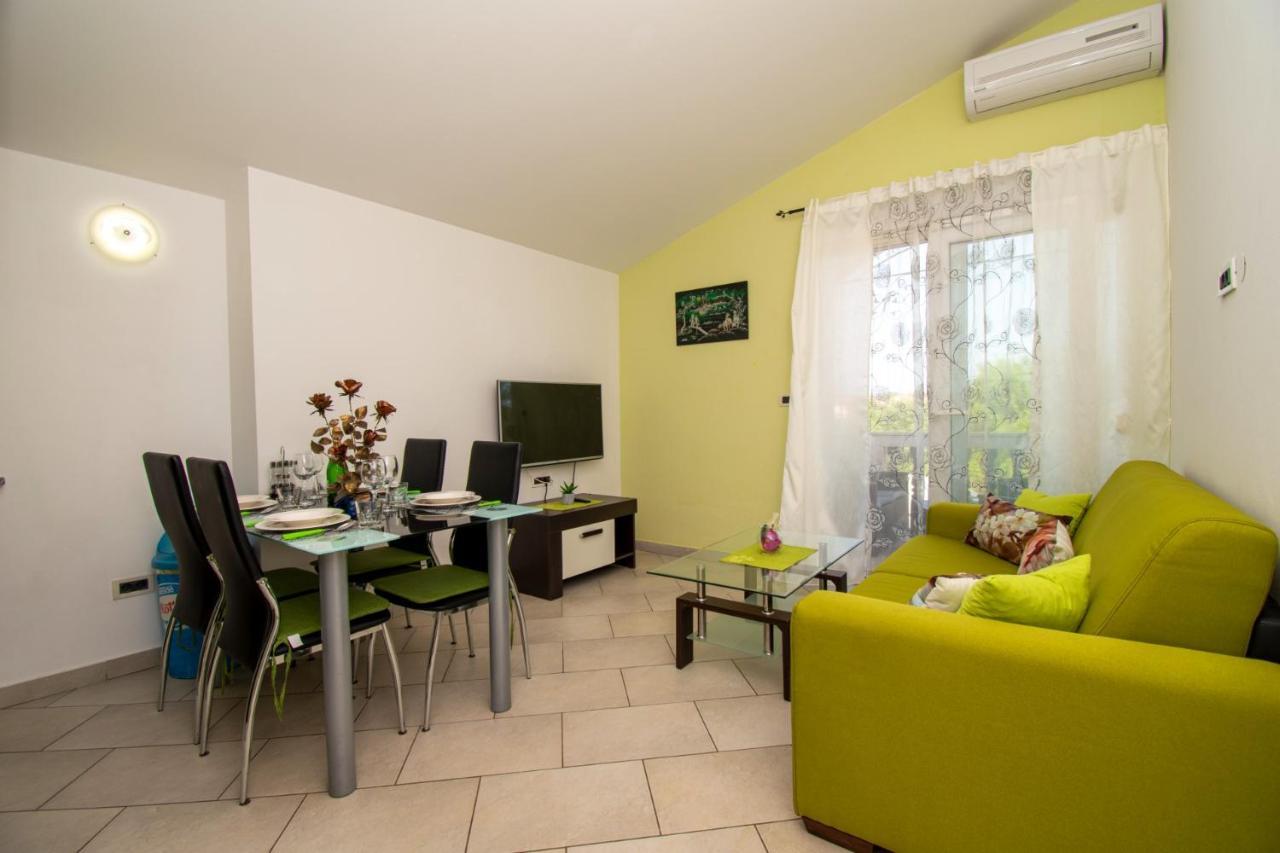 Apartments With Pool In Pula,Croatia Buitenkant foto
